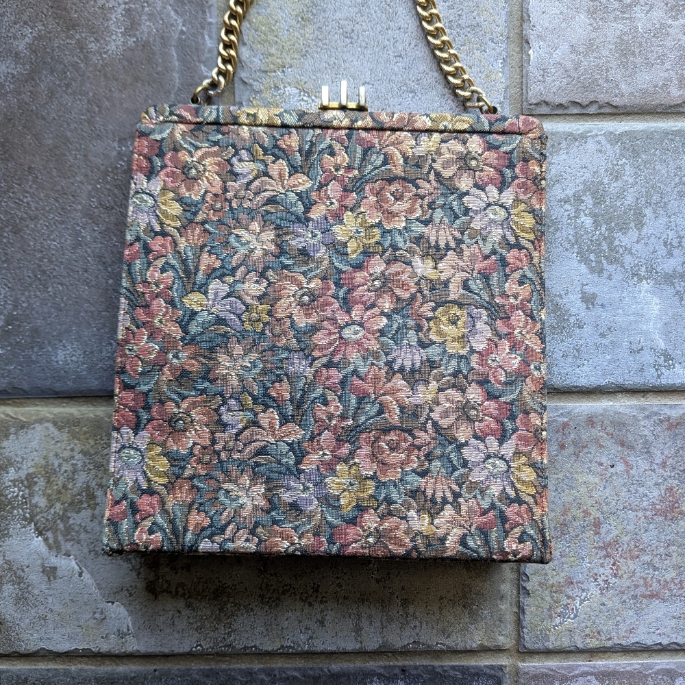 Palizzio New York-  Floral Tapestry Handbag with Gold Chain - Picture 8 of 8